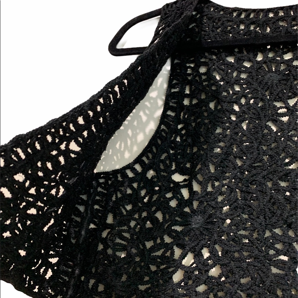 Black beautiful floral crotchet best in size small - Picture 5 of 7